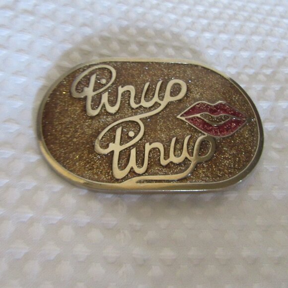 Belt Buckle Pin Up - Picture 2 of 6